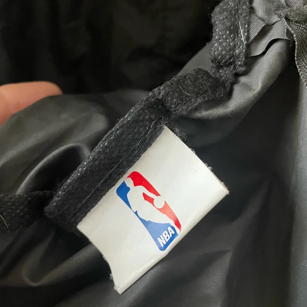 Miami Heat duffle bag-new-clean-lightweight-black/red-NBA-Several compartments.